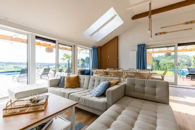 Salon – Bielawy House, dom z basenem na Kaszubach
