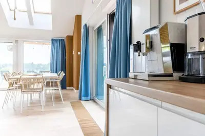 Kuchnia i jadalnia – Bielawy House, dom z basenem na Kaszubach (2)
