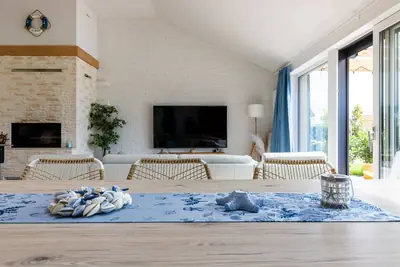 Salon – Bielawy House, dom z basenem na Kaszubach (6)